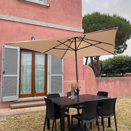 Casa Vacanze Le Due Torri Vada Exteriér fotografie