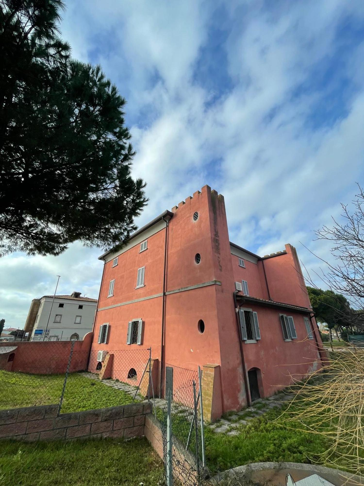 Casa Vacanze Le Due Torri Vada Exteriér fotografie