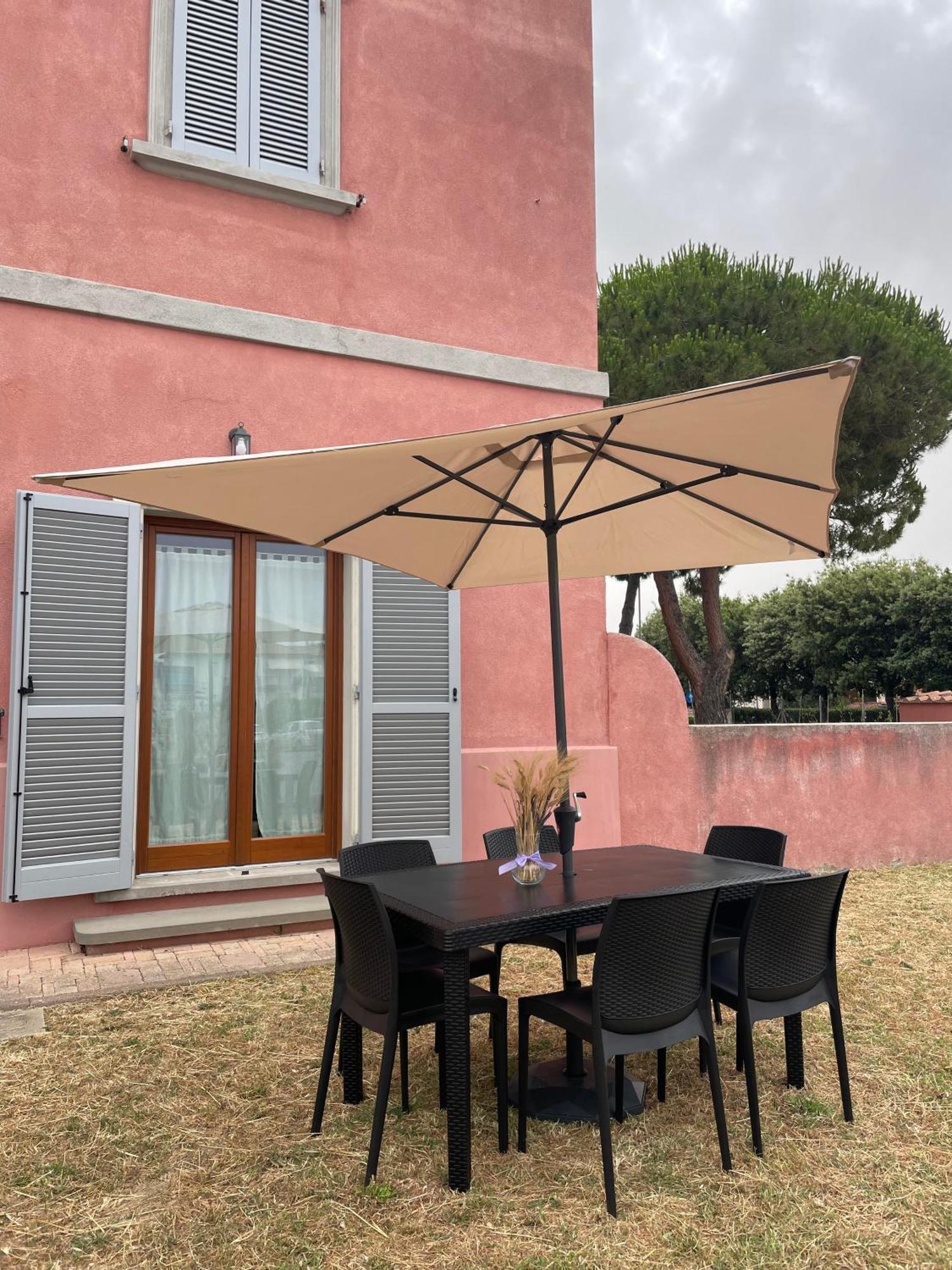 Casa Vacanze Le Due Torri Vada Exteriér fotografie