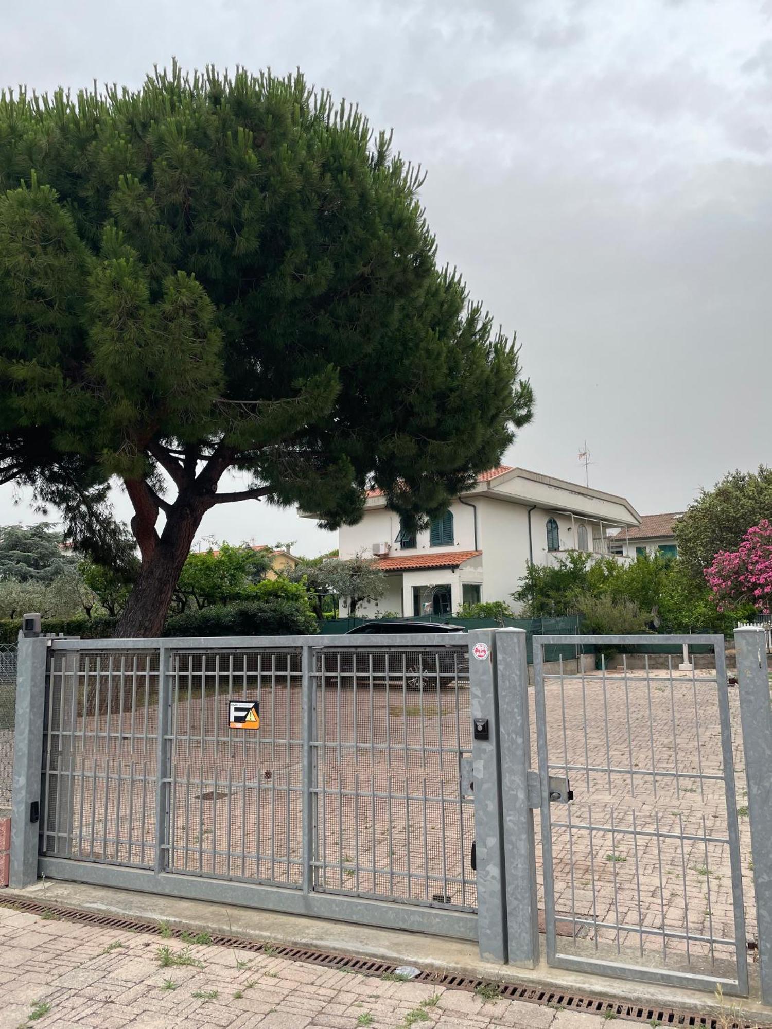Casa Vacanze Le Due Torri Vada Exteriér fotografie